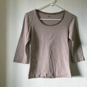 Uniqlo 3/4 sleeve cotton top. Size L.